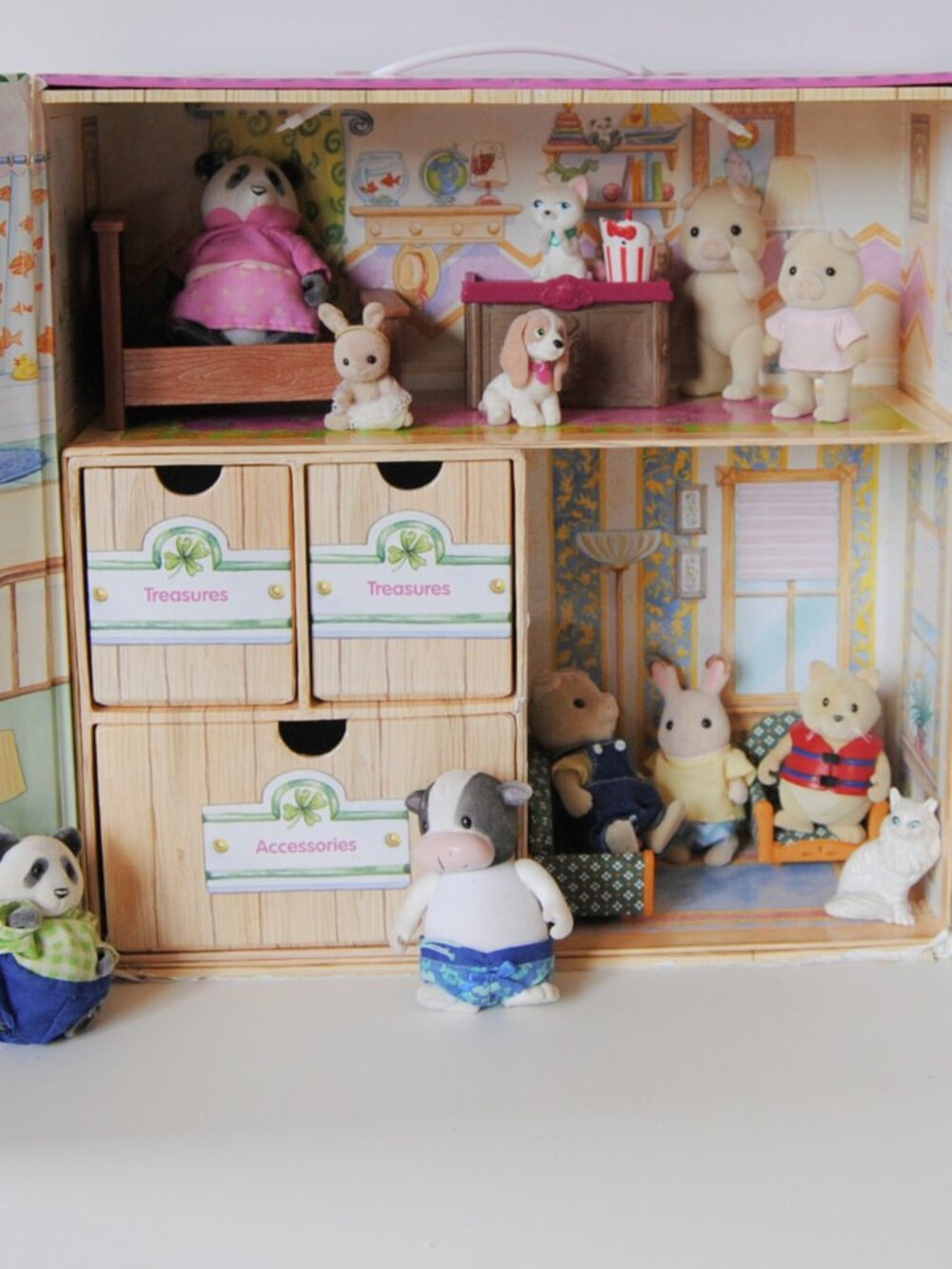 Calico Critters Carry Case, Figures, Furniture, Woodzeez, Animals 18  pc lot